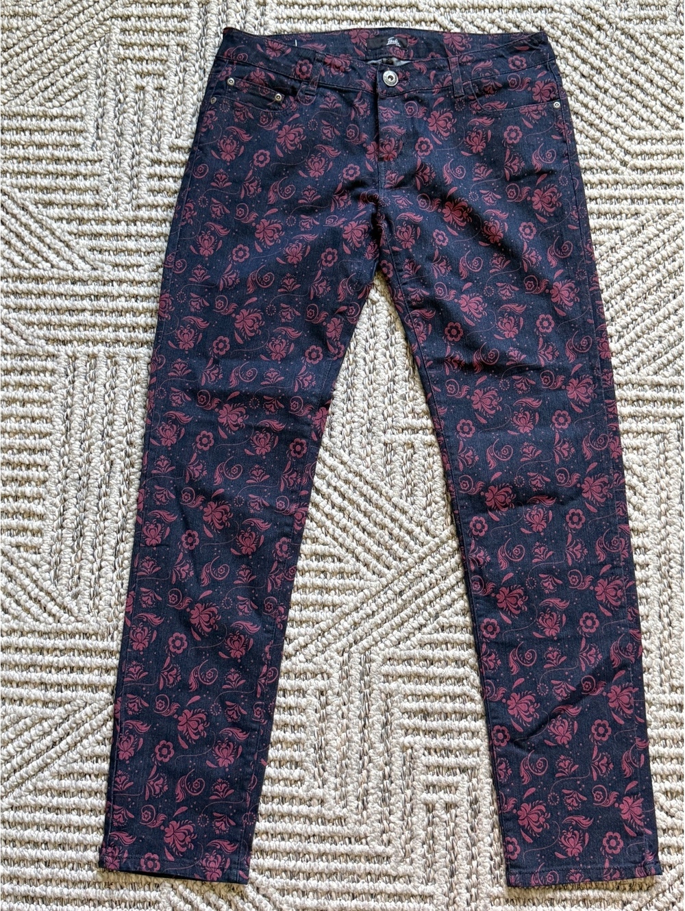 NWT women’s Fave Floral Patterned Black and Red Jeans, Size 13